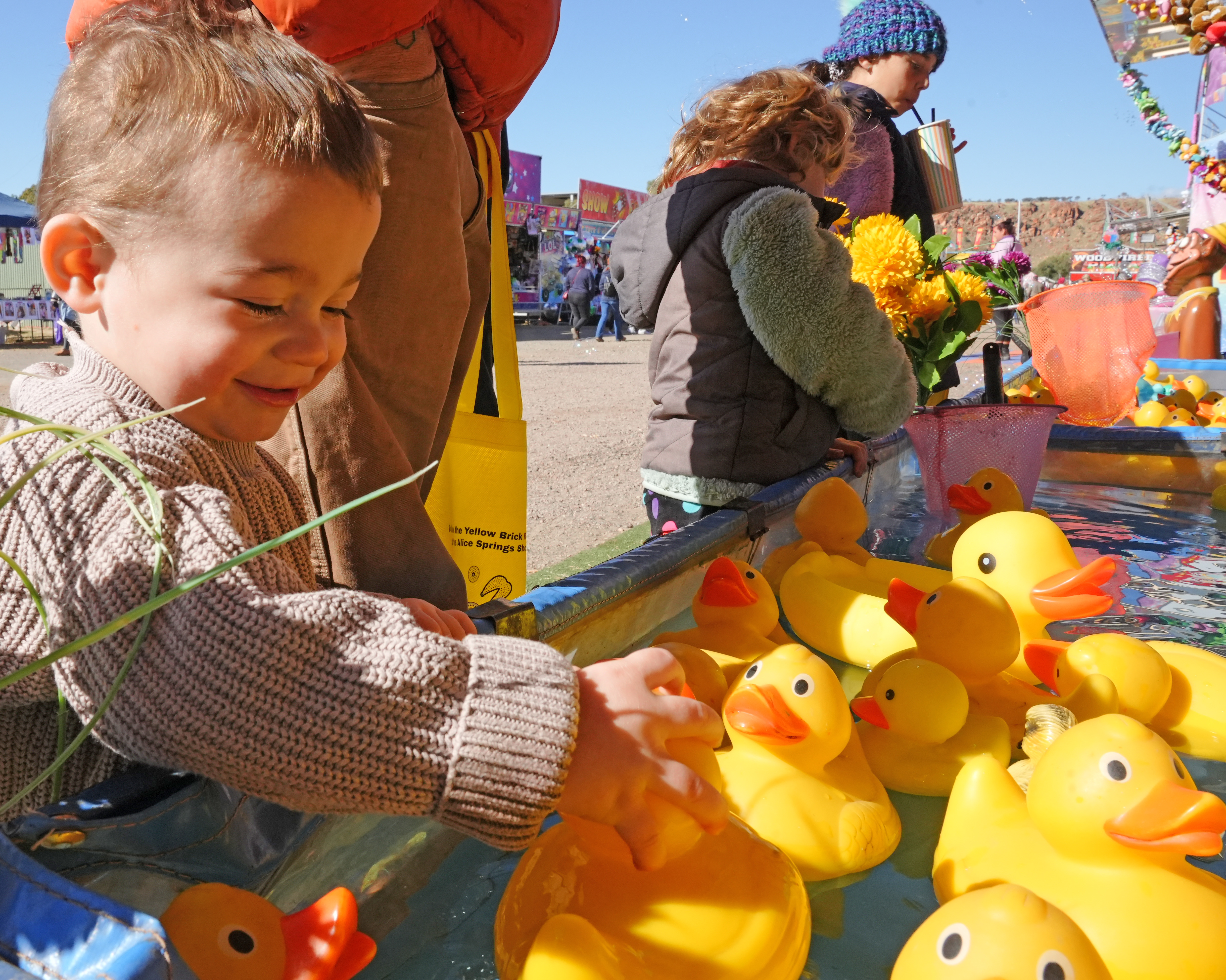 kid playing with rubber ducks