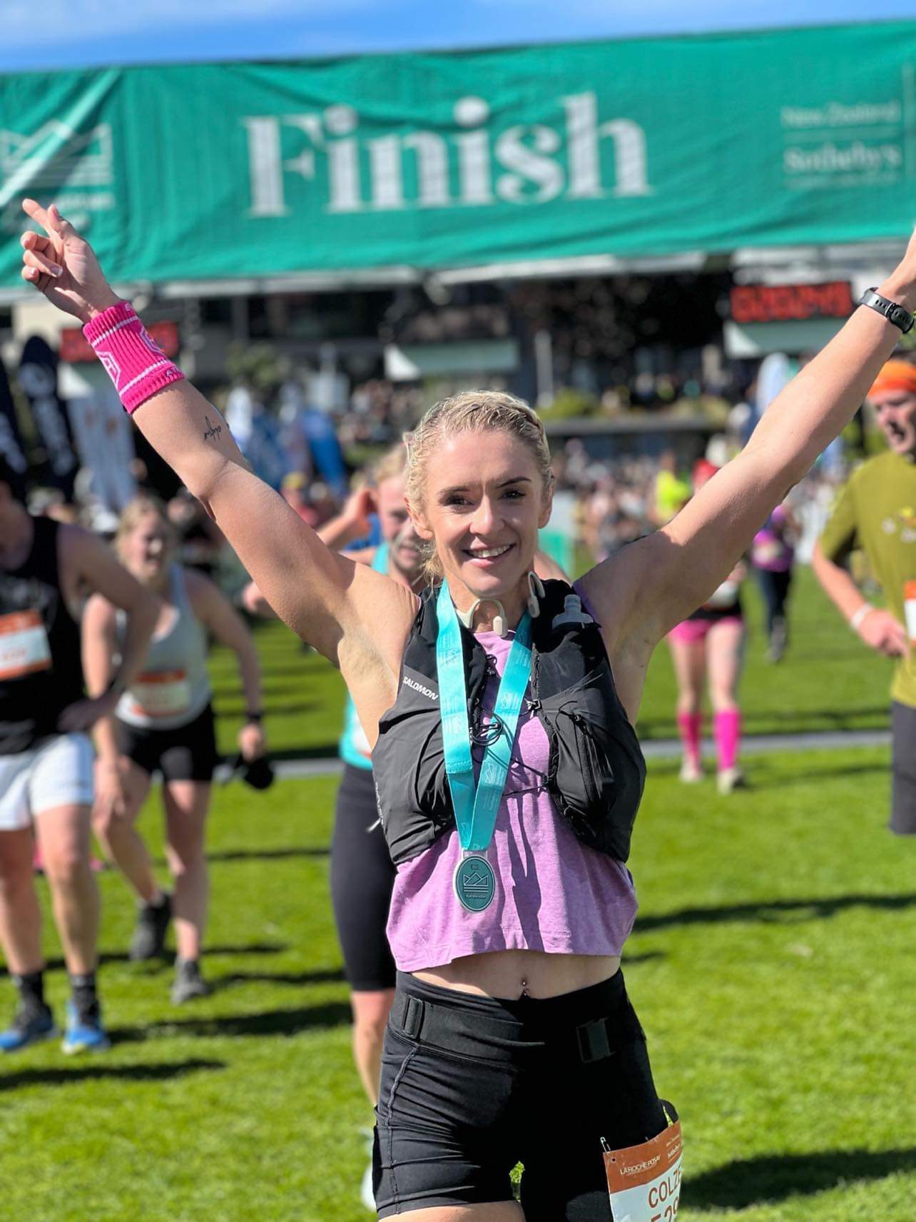 women running marathon