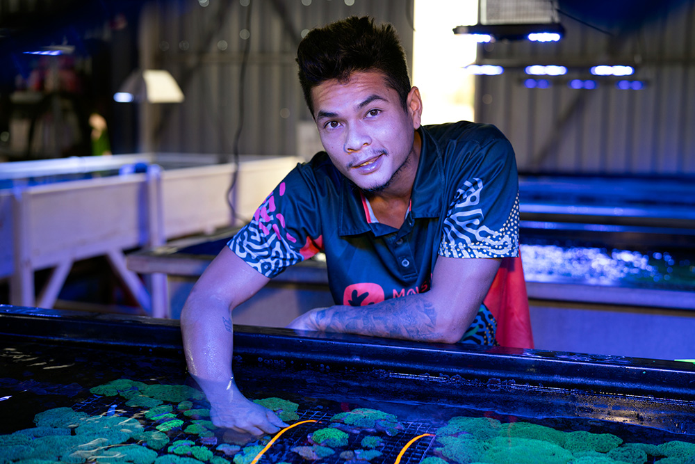 Coral Farm man with tank